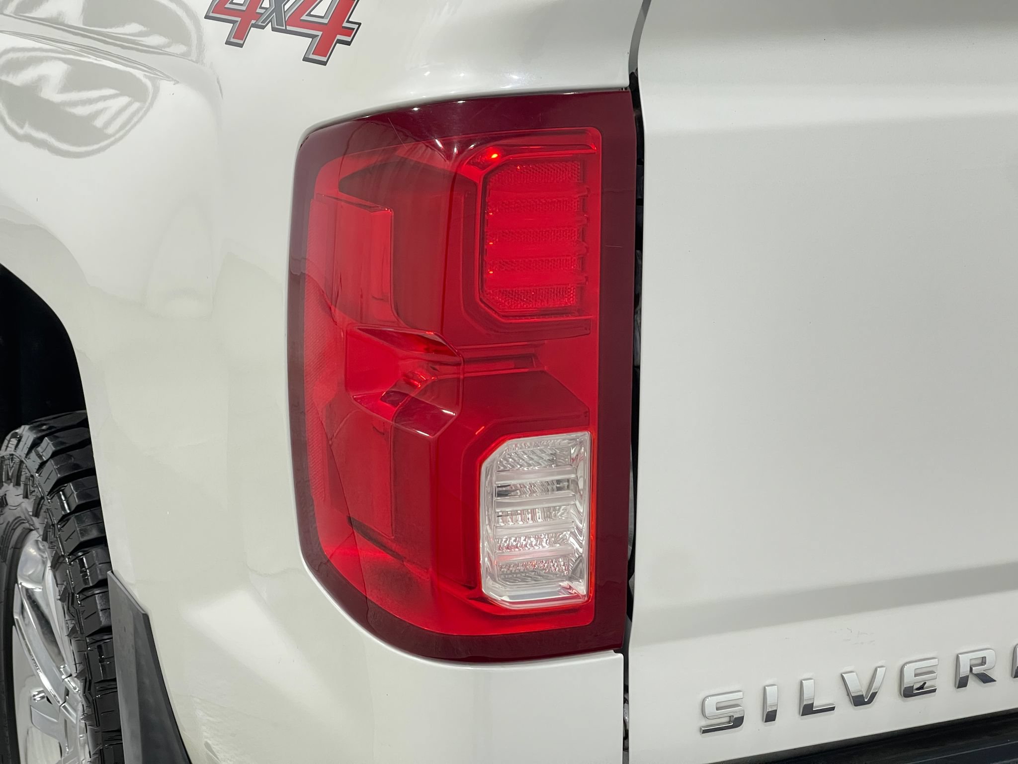 Used 2016 Chevrolet Silverado 1500 High Country w/ High Country Premium Package AWD/4WD image 34