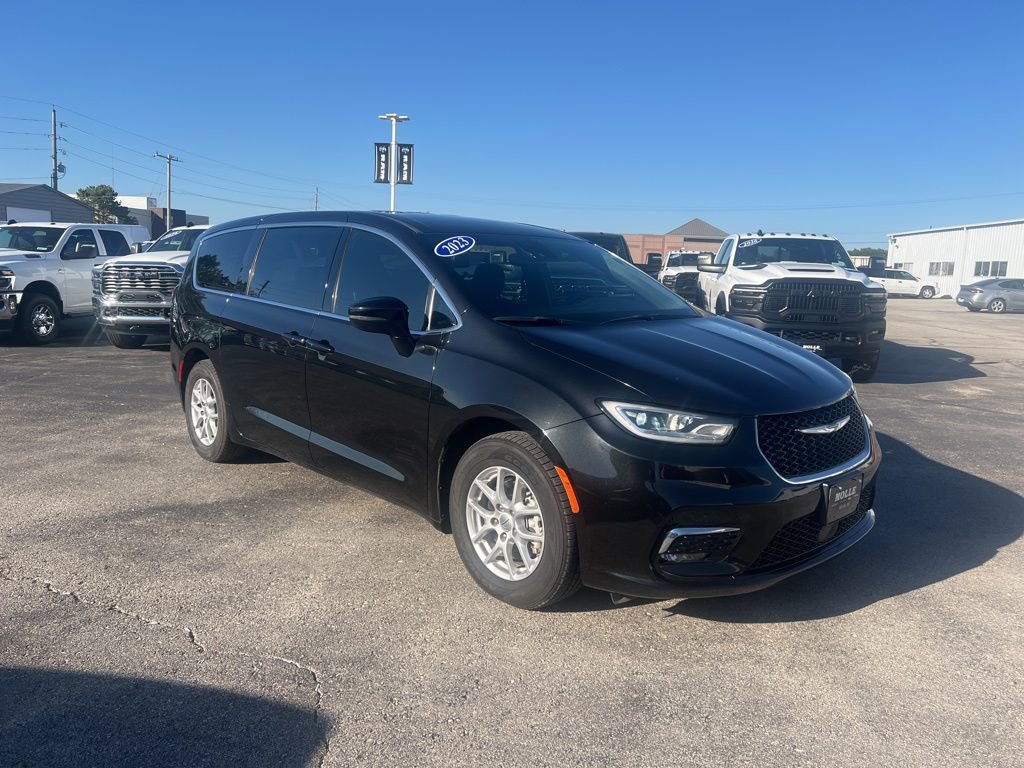 Used 2023 Chrysler Pacifica Touring