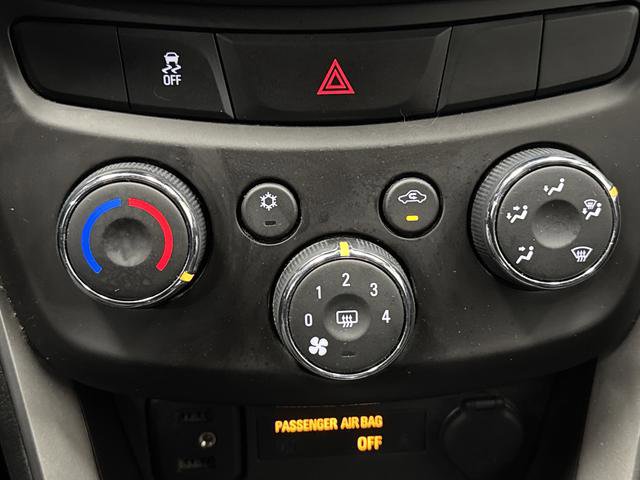 Used 2019 Chevrolet Trax LT w/ LT Convenience Package AWD/4WD image 16