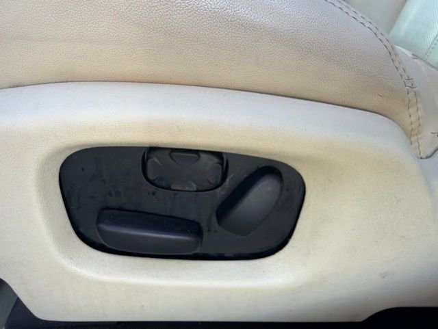 Used 2013 Lincoln MKS AWD image 22