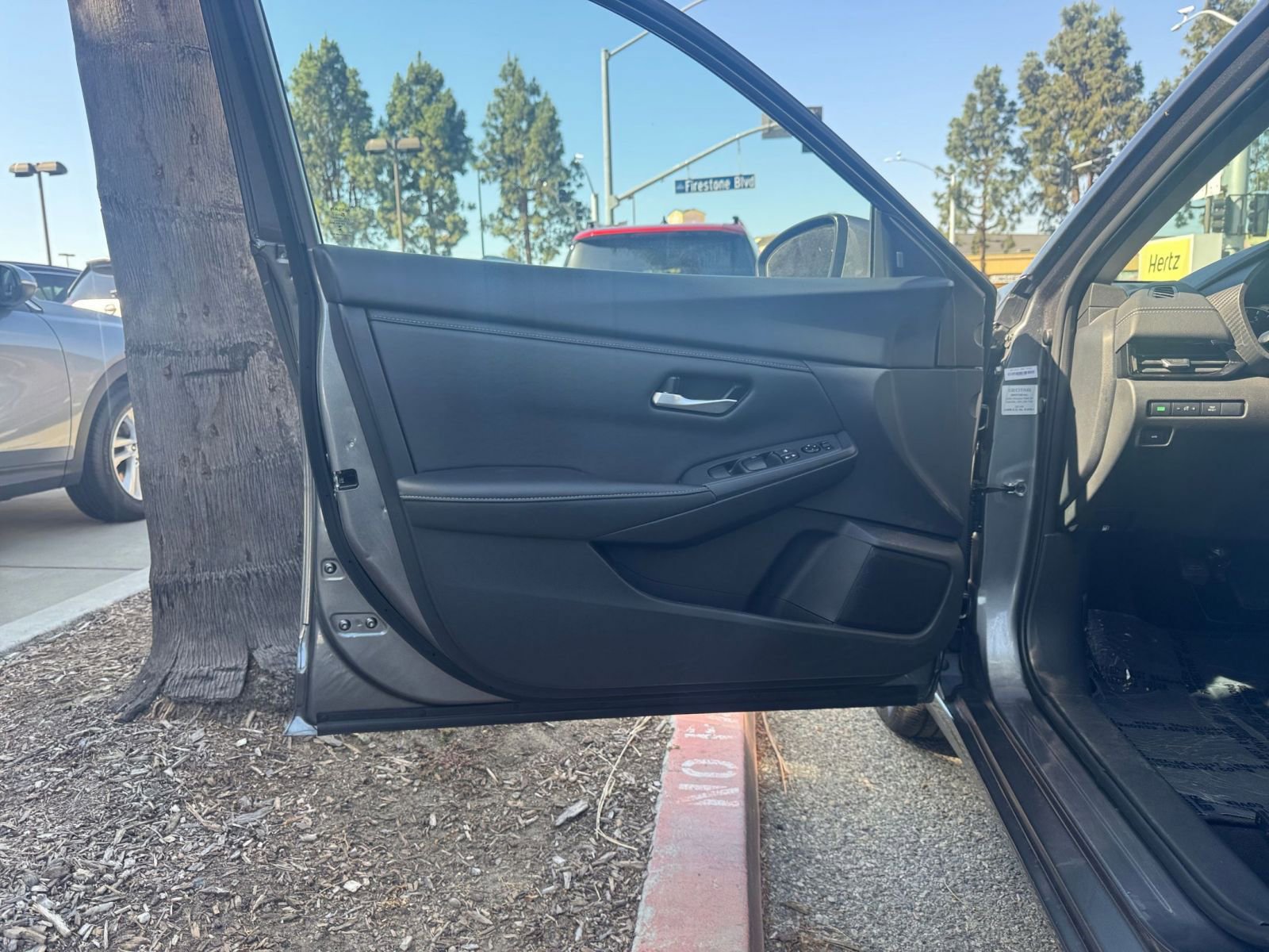 Used 2025 Nissan Sentra SV FWD image 18