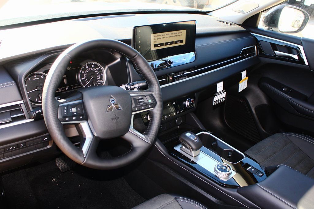 New 2026 Mitsubishi Outlander Trail Edition image 2