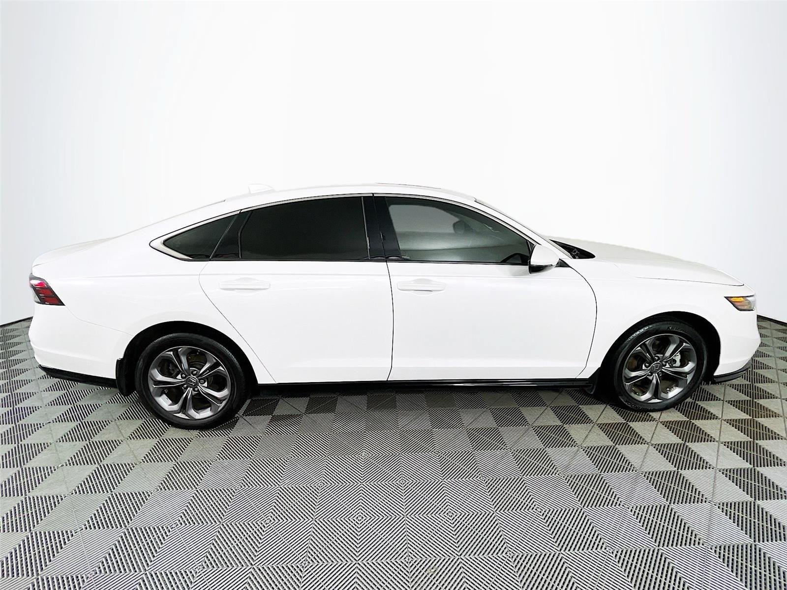 Used 2023 Honda Accord EX-L image 12