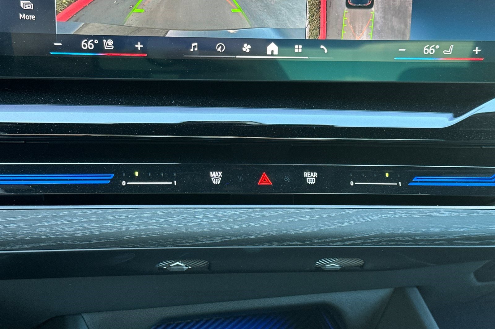 Used 2025 BMW 530i w/ Premium Package image 27