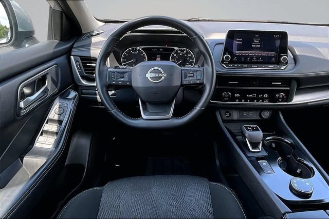 Used 2025 Nissan Rogue SV AWD/4WD image 8