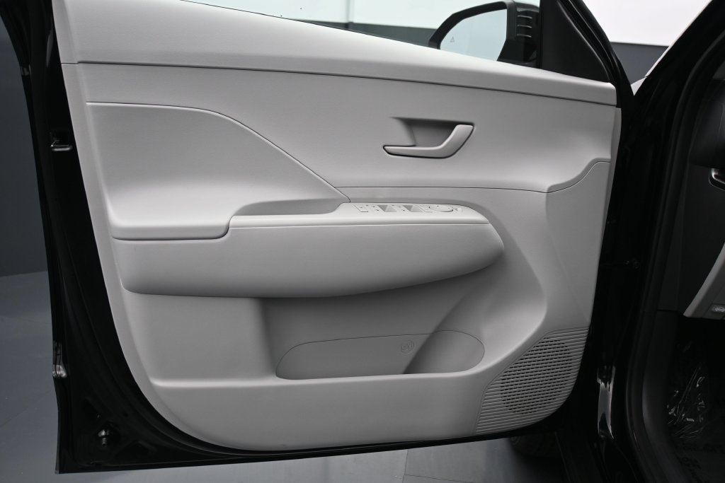 Used 2024 Hyundai Kona SE AWD/4WD image 17