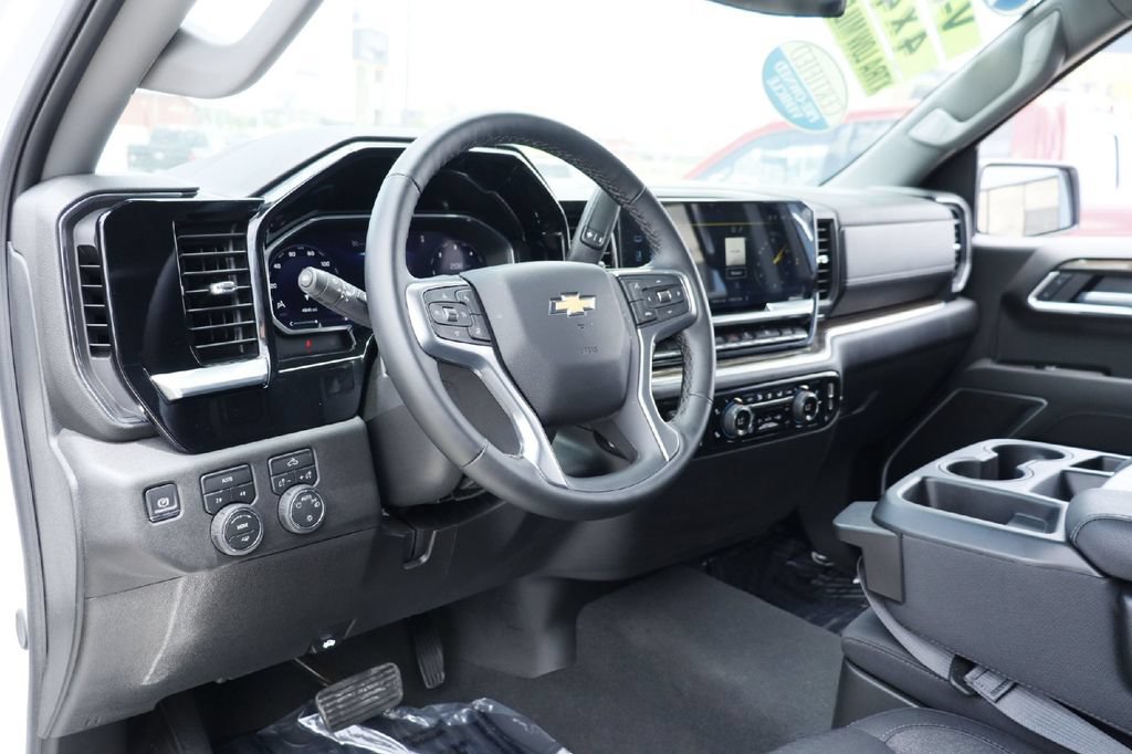 Used 2026 Chevrolet Silverado 1500 LT AWD/4WD image 3