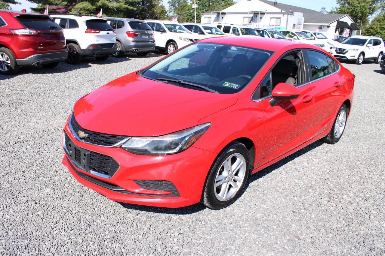 Used 2017 Chevrolet Cruze LT FWD image 2