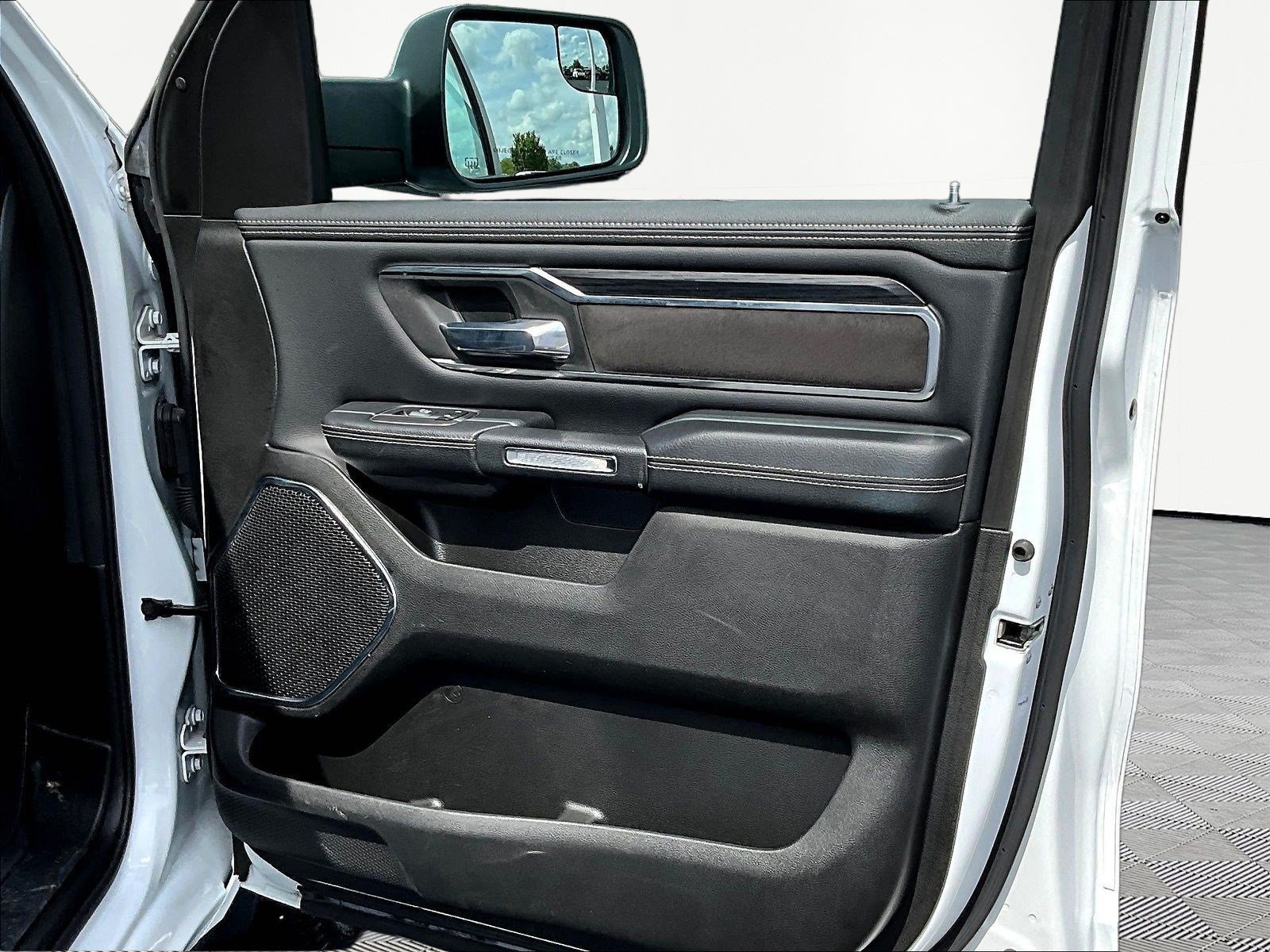 Used 2024 RAM 1500 Laramie AWD/4WD image 28