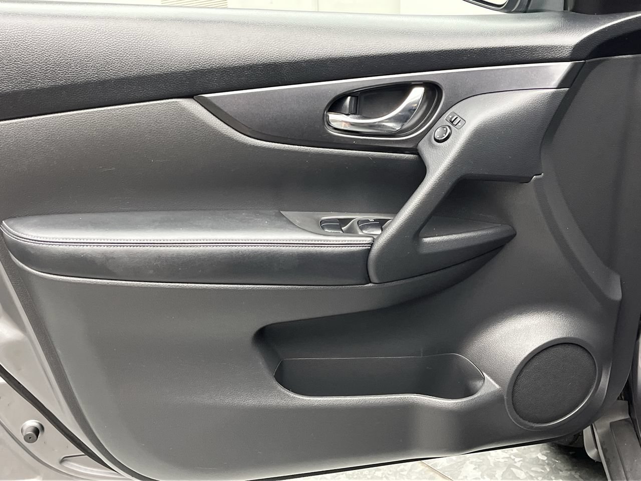 Used 2019 Nissan Rogue SV AWD/4WD image 6