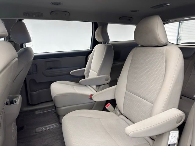 Used 2018 Kia Sedona L image 11