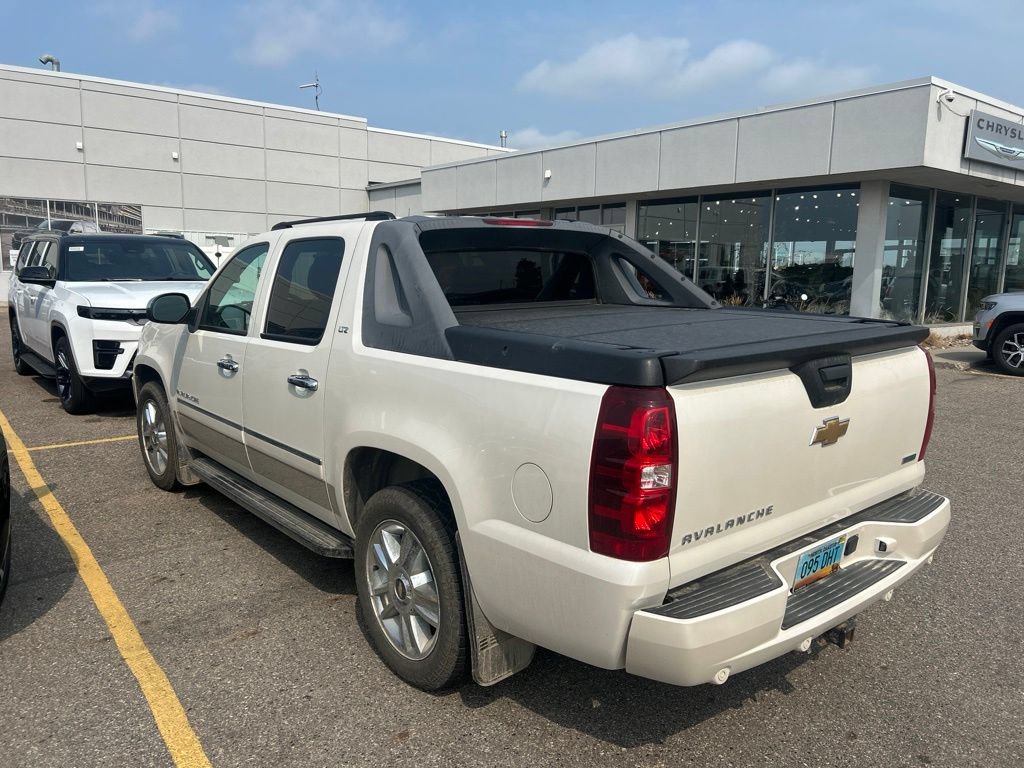Used 2010 Chevrolet Avalanche LTZ AWD/4WD image 5