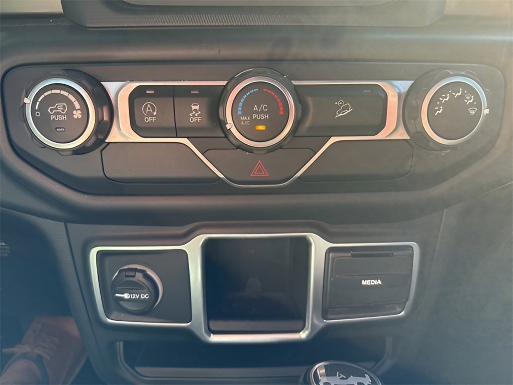 Used 2018 Jeep Wrangler Unlimited Sport image 28