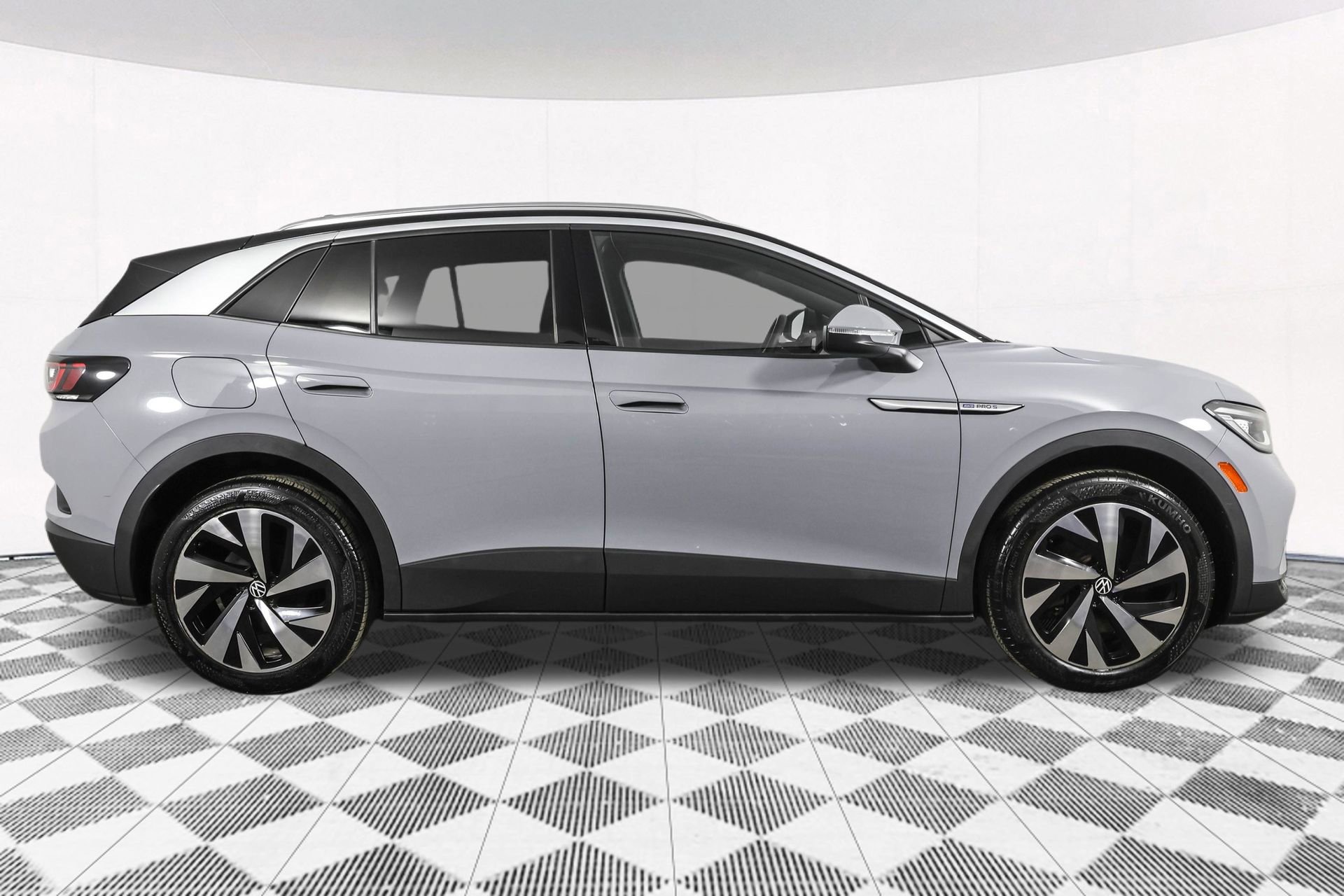 Used 2021 Volkswagen ID.4 Pro S w/ Gradient Package image 17