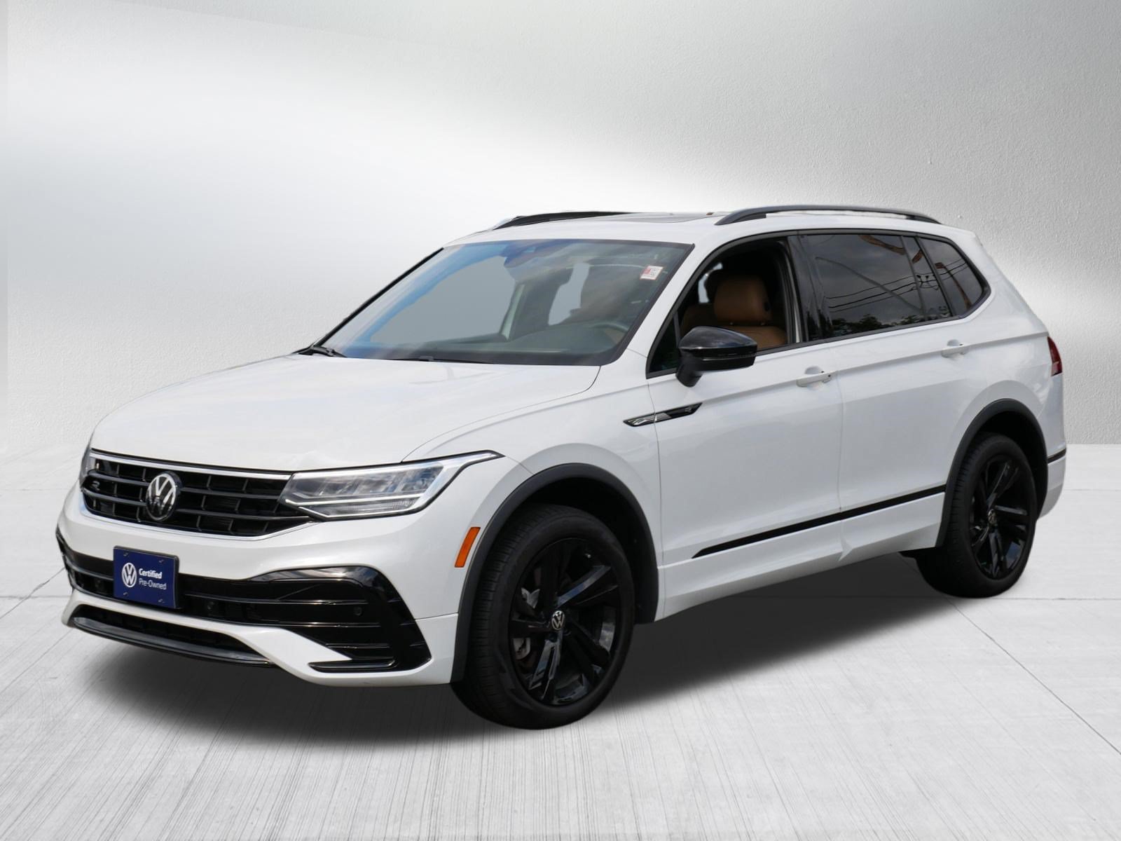 Used 2024 Volkswagen Tiguan SE R-Line AWD/4WD image 3