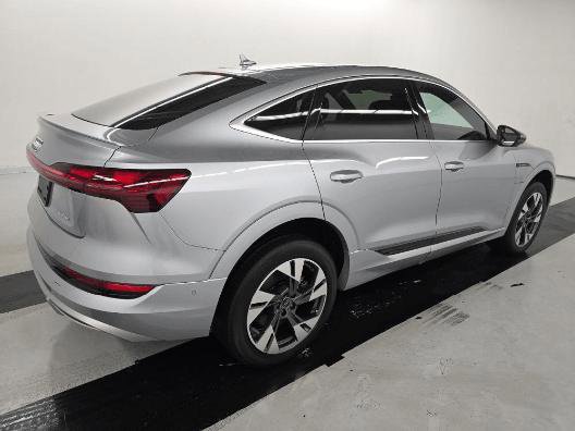 Used 2023 Audi e-tron Premium Plus w/ Premium Plus Package image 4