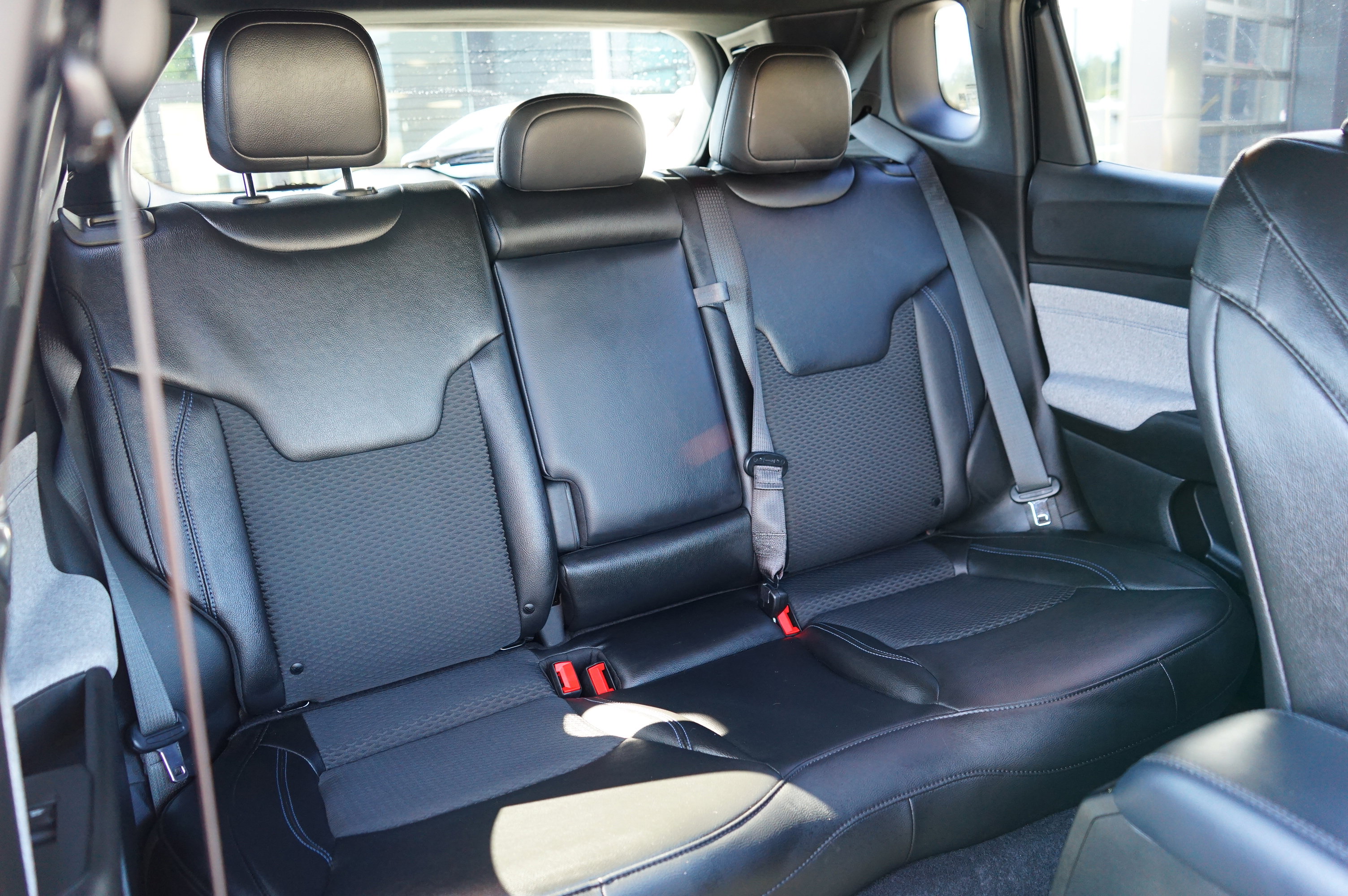 Used 2025 Jeep Compass Latitude image 19