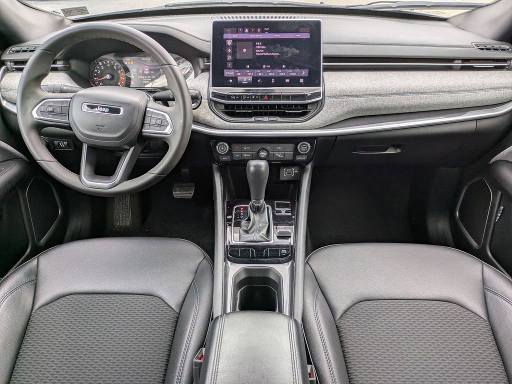 Used 2024 Jeep Compass Latitude image 16