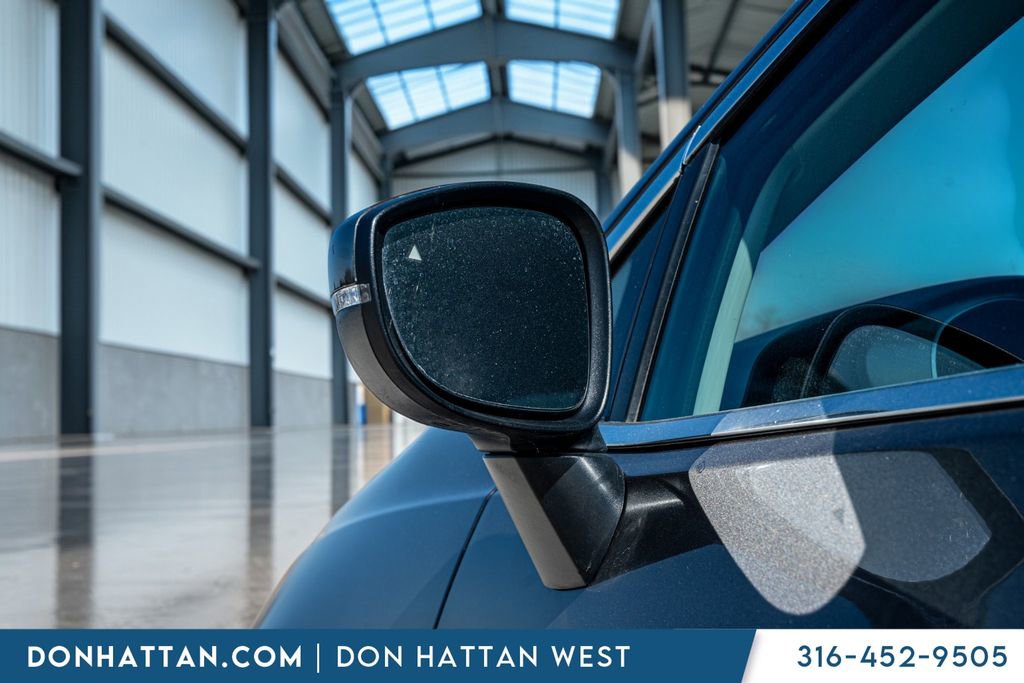 Used 2023 Chrysler Pacifica Touring-L image 29