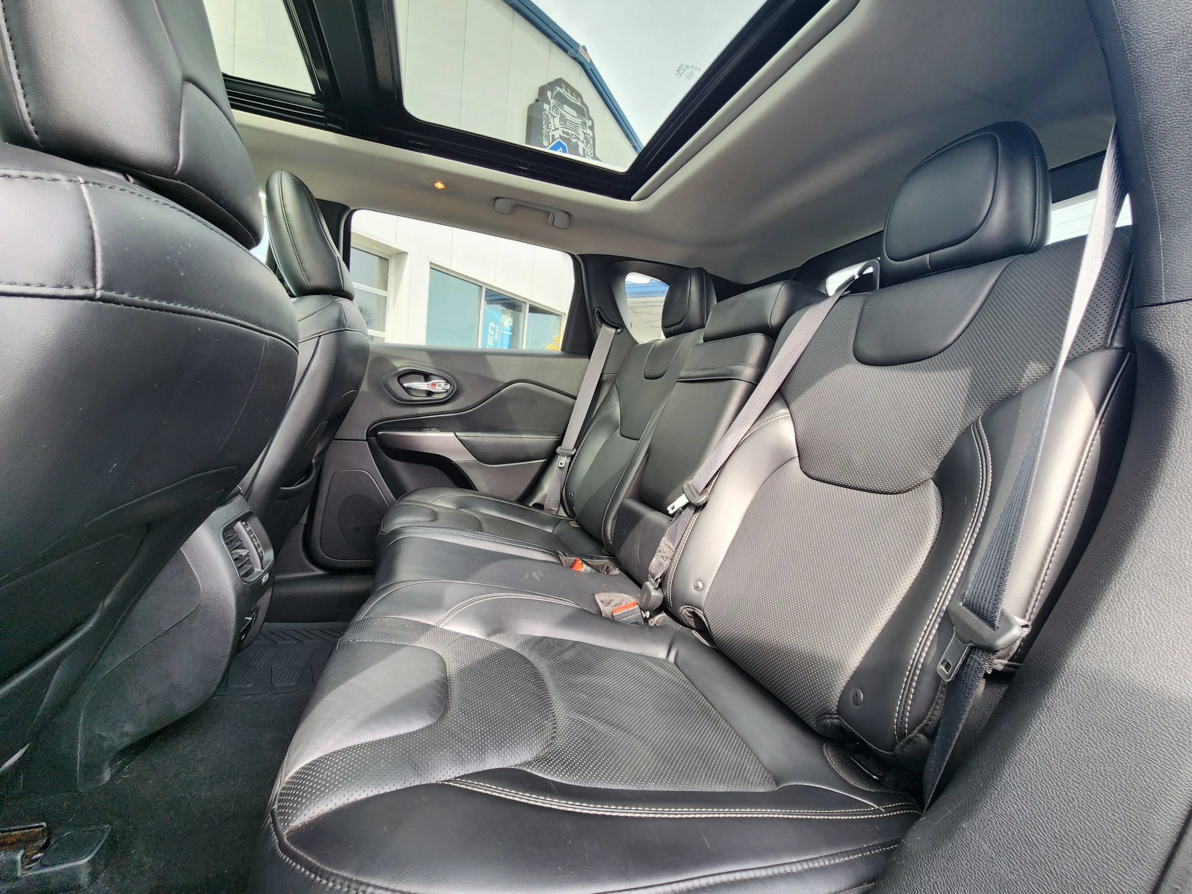 Used 2019 Jeep Cherokee Limited AWD/4WD image 42