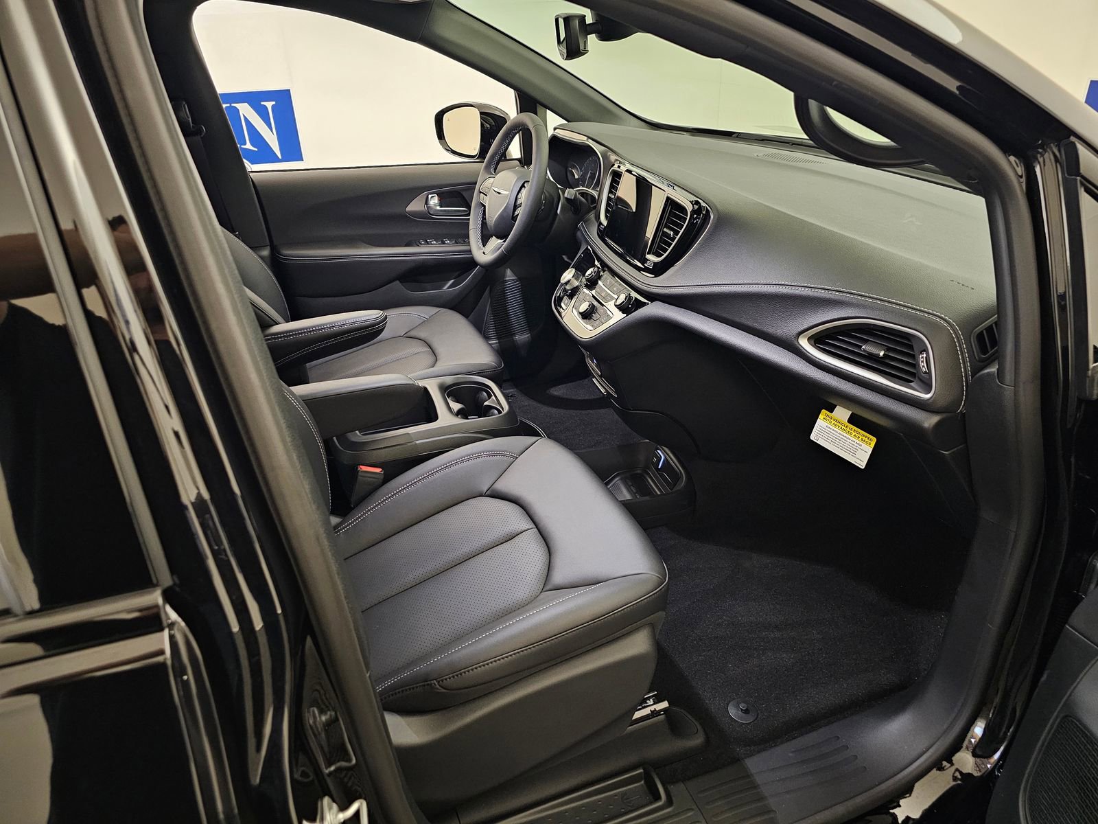 New 2026 Chrysler Pacifica Select image 27