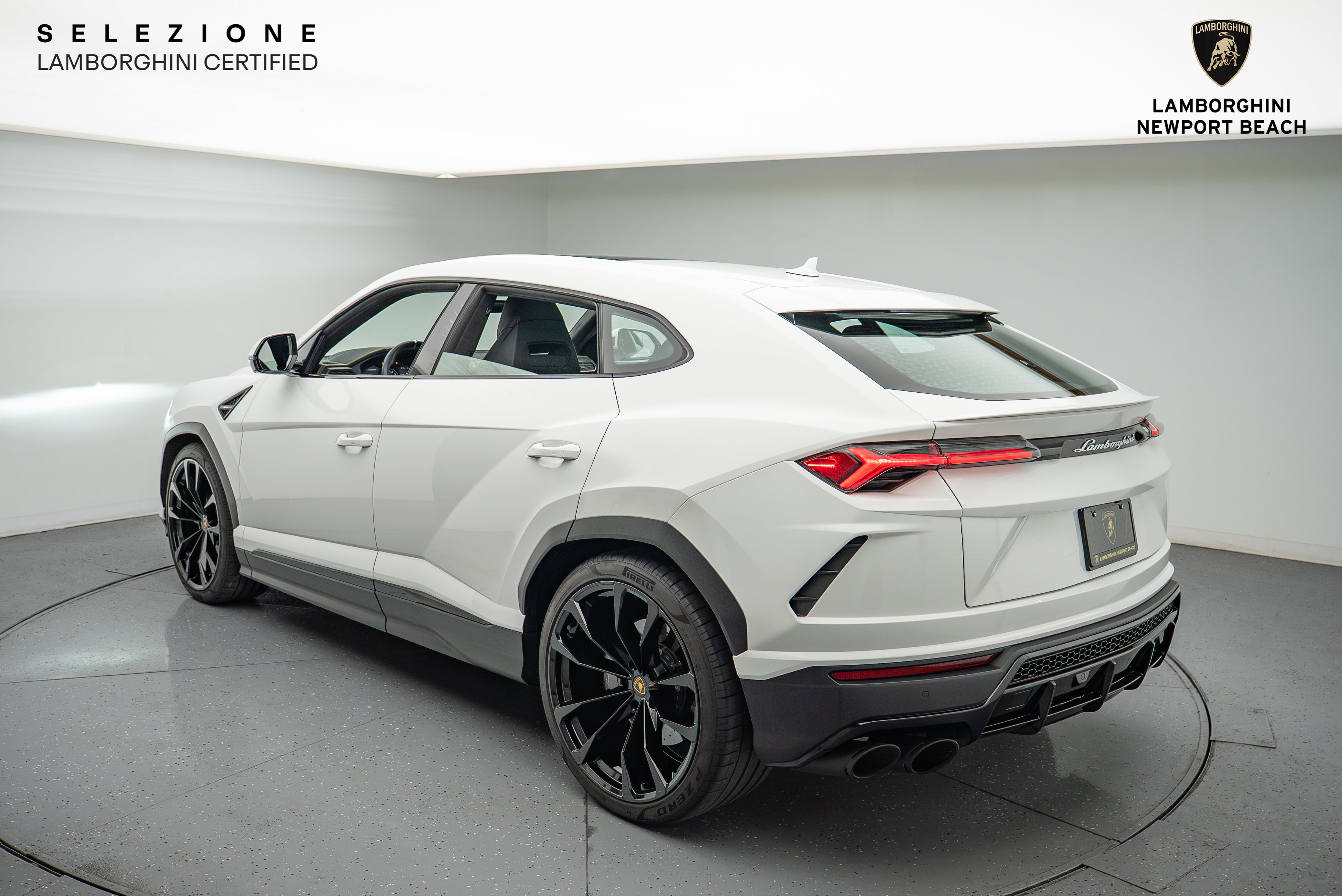 Used 2022 Lamborghini Urus image 13