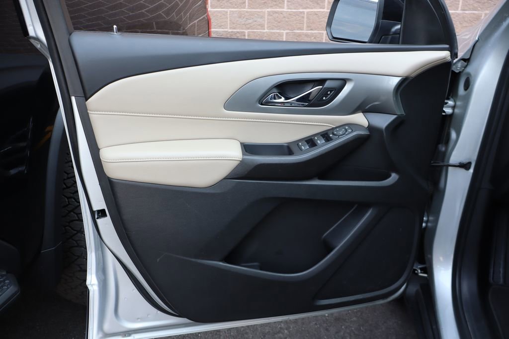 Used 2022 Chevrolet Traverse LS AWD/4WD image 8