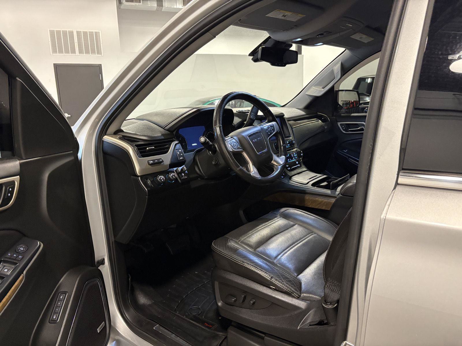 Used 2018 GMC Yukon Denali AWD/4WD image 10