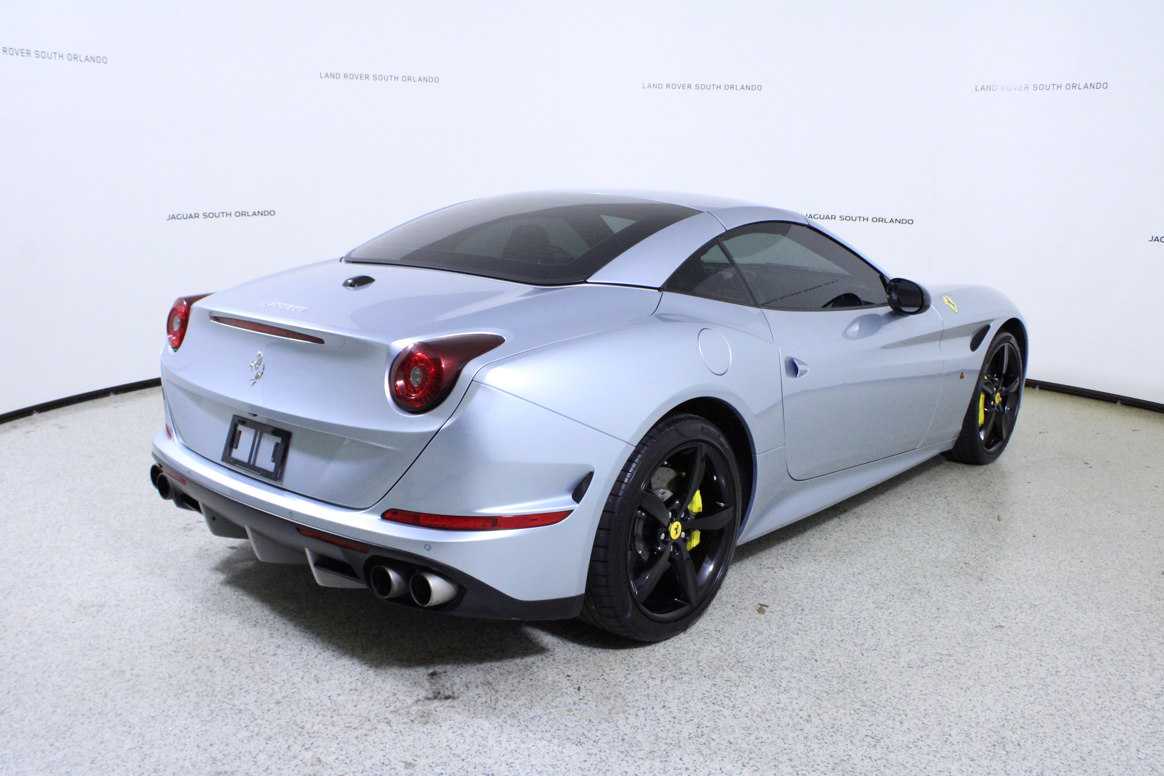 Used 2015 Ferrari California T image 7