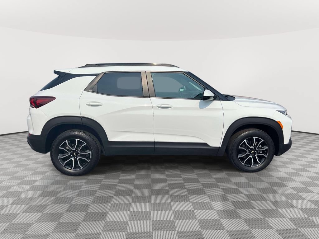 Used 2023 Chevrolet TrailBlazer ACTIV w/ Convenience Package AWD/4WD image 4