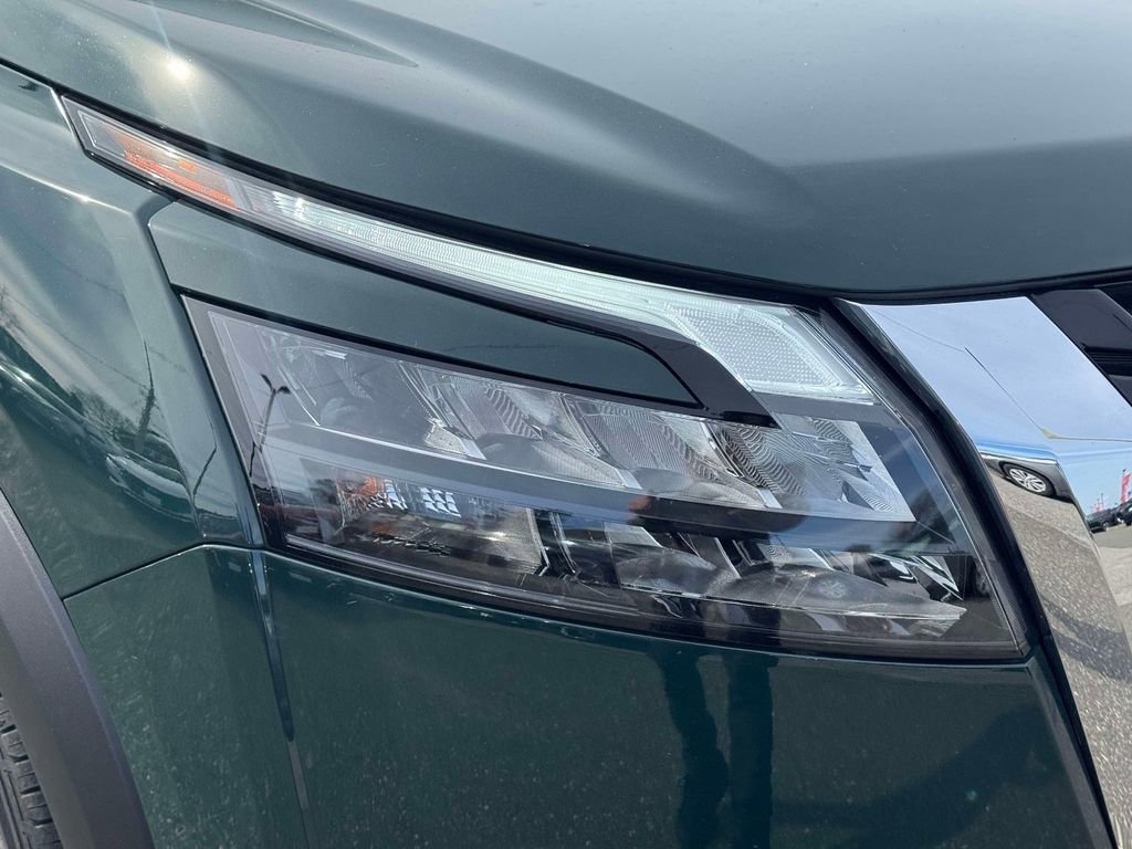 Used 2025 Nissan Pathfinder SL image 9