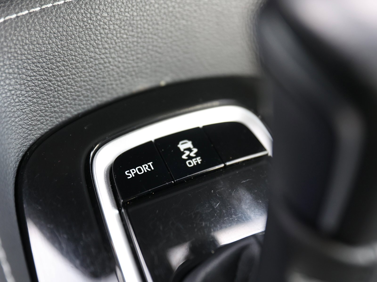 Used 2020 Toyota Corolla SE w/ SE Preferred Package image 29