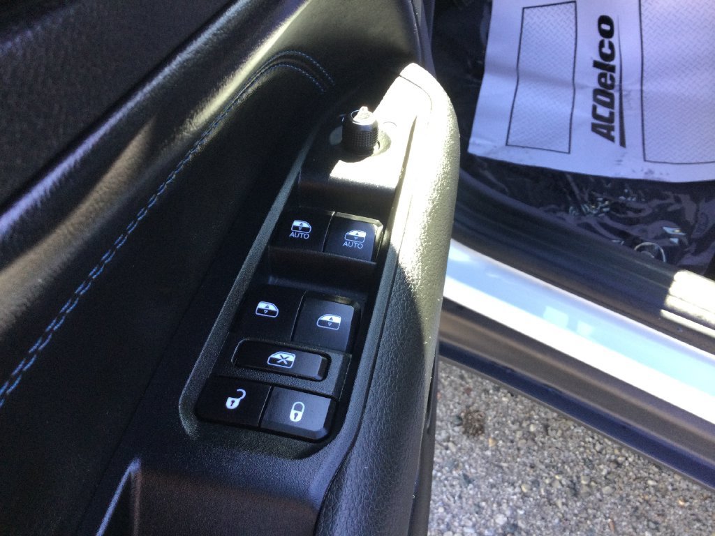 Used 2025 Jeep Compass Latitude w/ Convenience Group AWD/4WD image 12