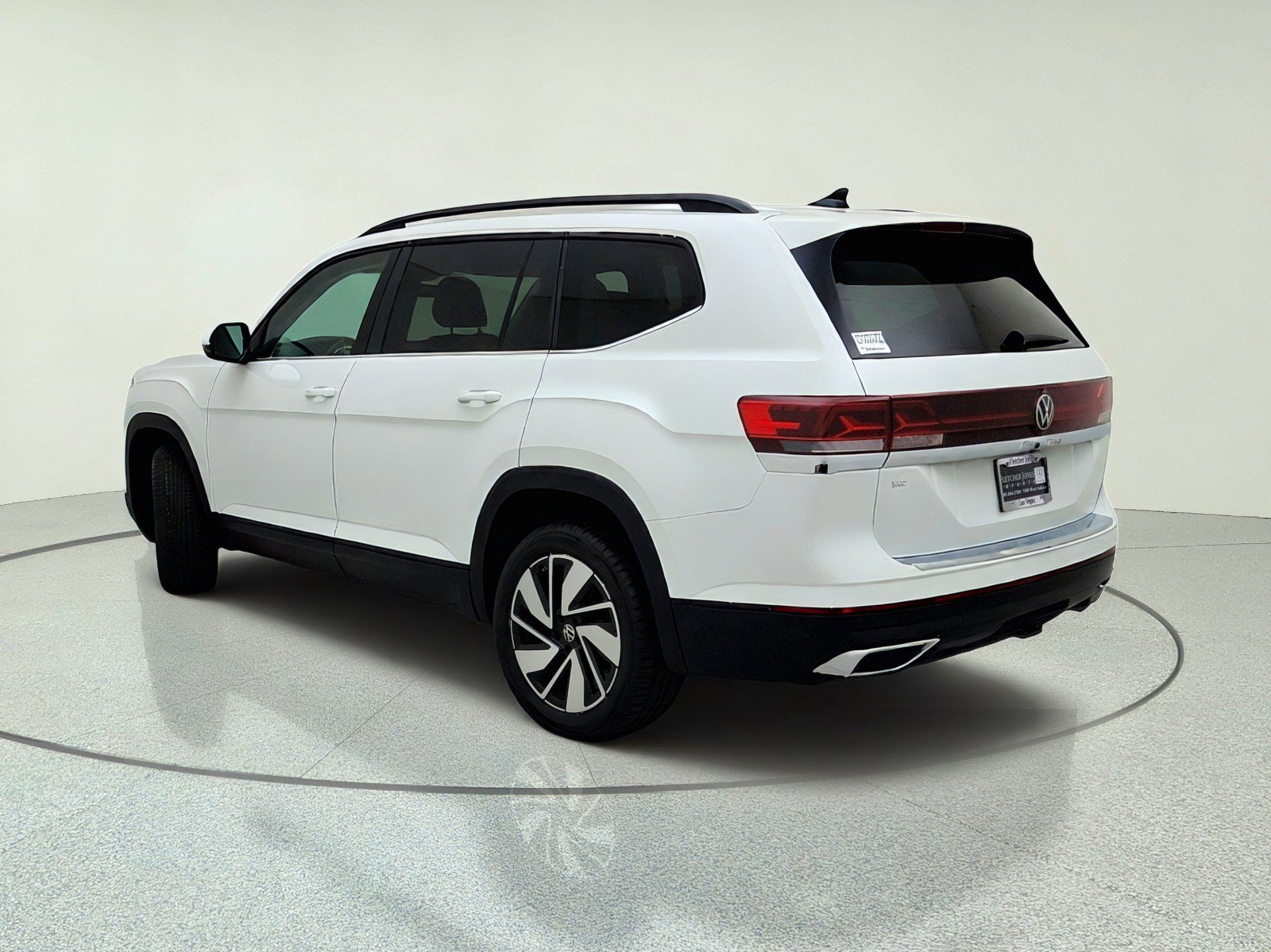 Used 2024 Volkswagen Atlas SE w/ Panoramic Sunroof Package FWD image 12