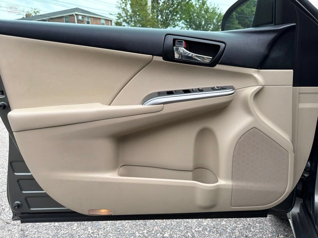 Used 2012 Toyota Camry XLE w/ Leather Pkg FWD image 12