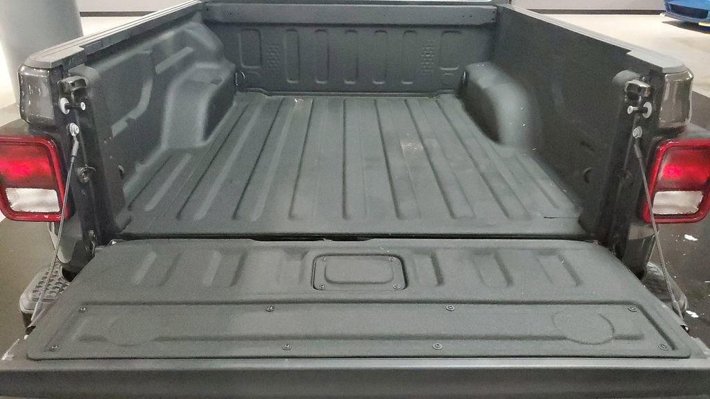 Used 2024 Jeep Gladiator Sport image 9