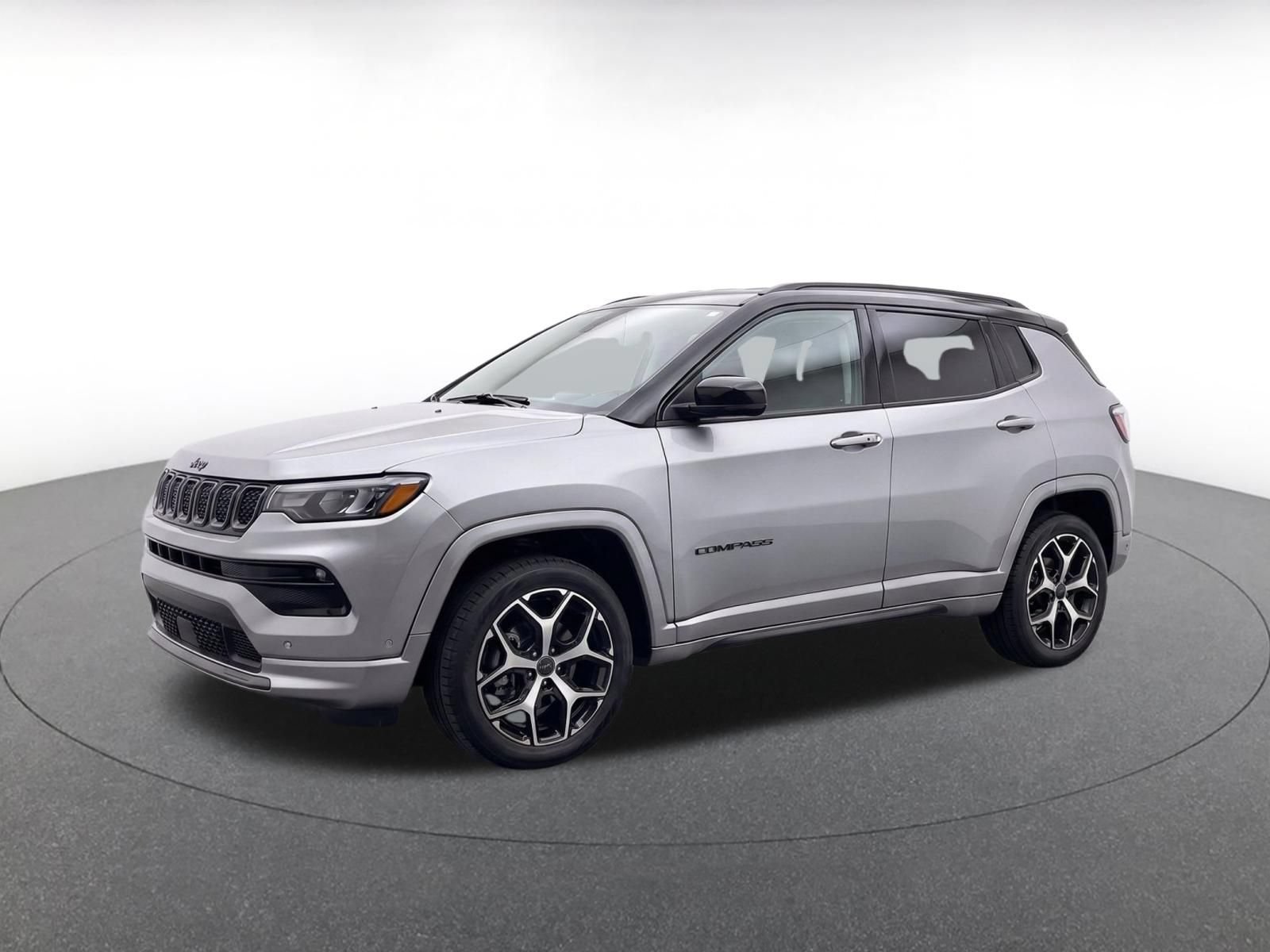Used 2025 Jeep Compass Limited AWD/4WD image 3