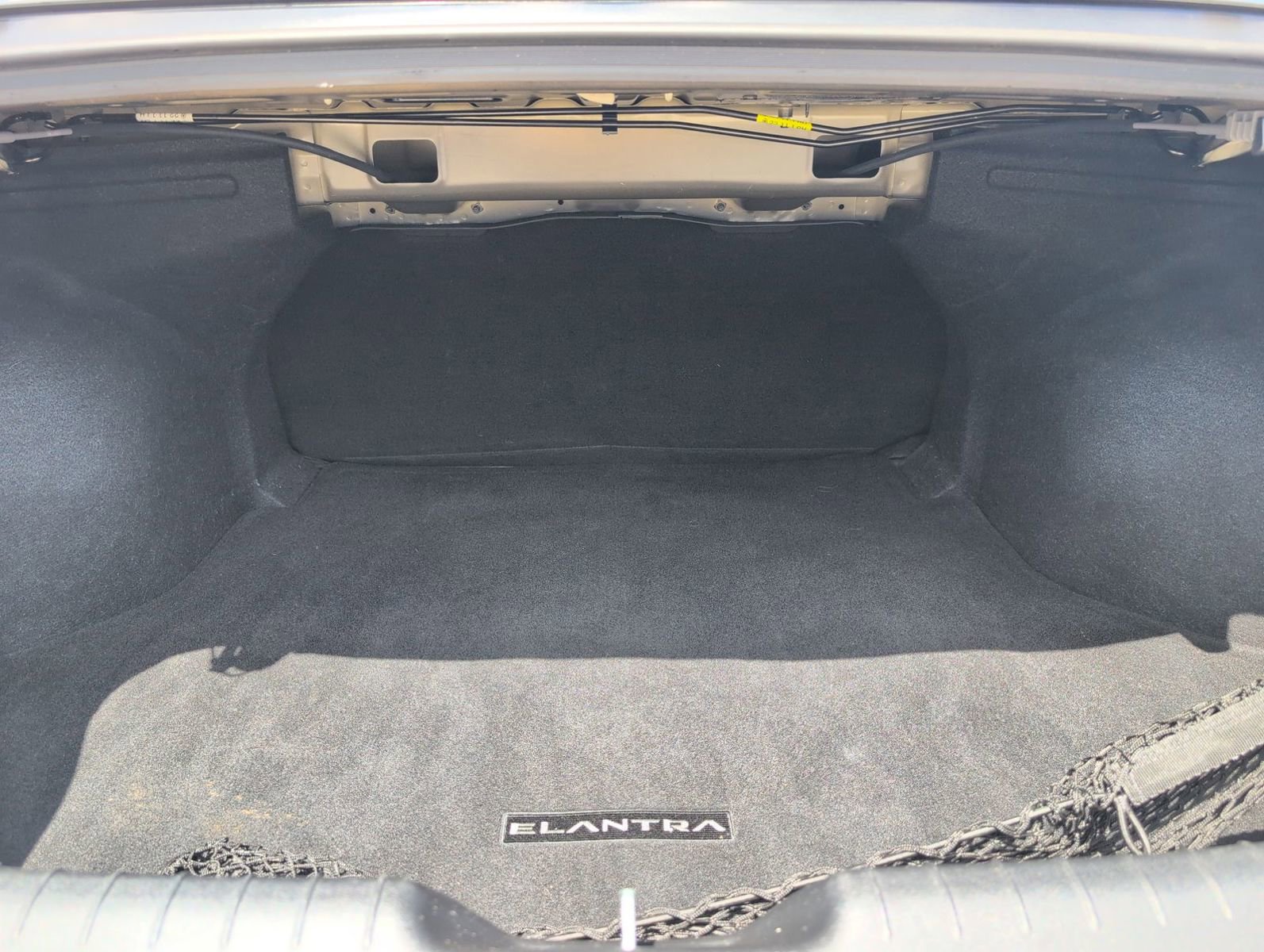 Used 2023 Hyundai Elantra SEL w/ Convenience Package FWD image 5