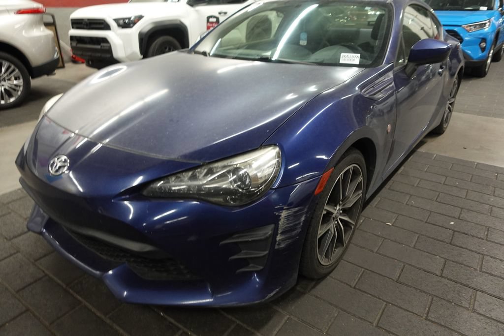 Used 2017 Toyota 86 RWD image 2