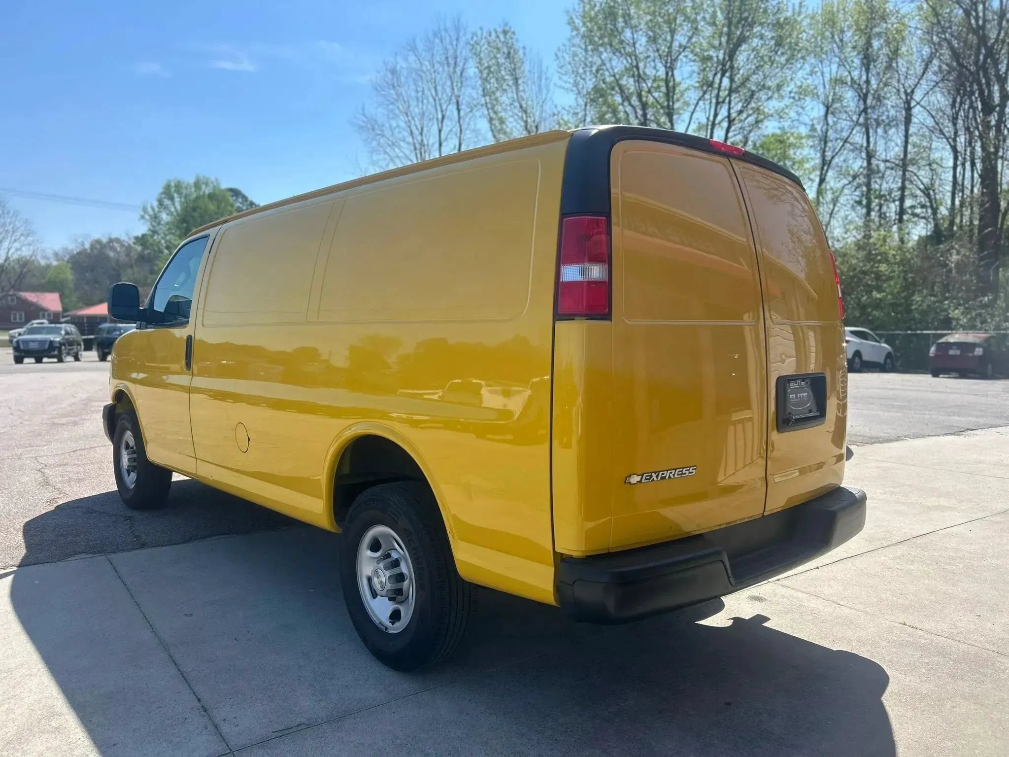 Used 2023 Chevrolet Express 2500 RWD image 8