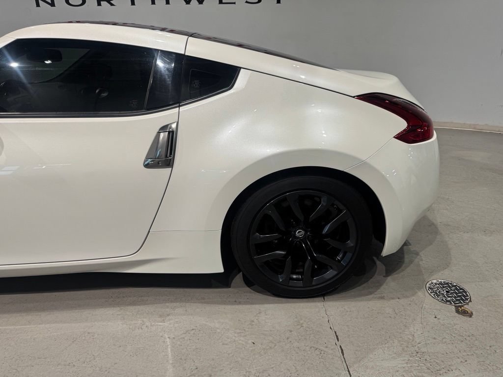 Used 2020 Nissan 370Z Coupe RWD image 4