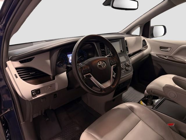 Used 2018 Toyota Sienna XLE FWD image 8