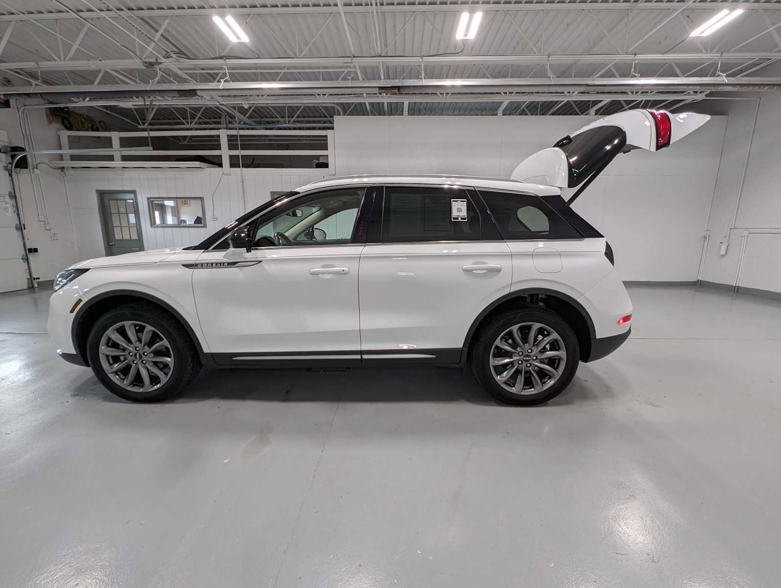 Certified 2022 Lincoln Corsair AWD w/ Premium Package image 12