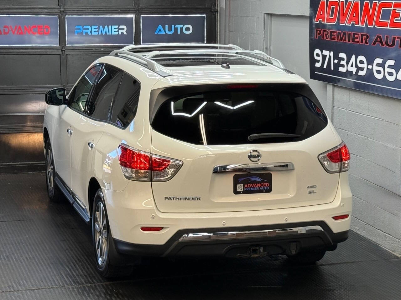 Used 2013 Nissan Pathfinder SL w/ SL Premium Pkg AWD/4WD image 6