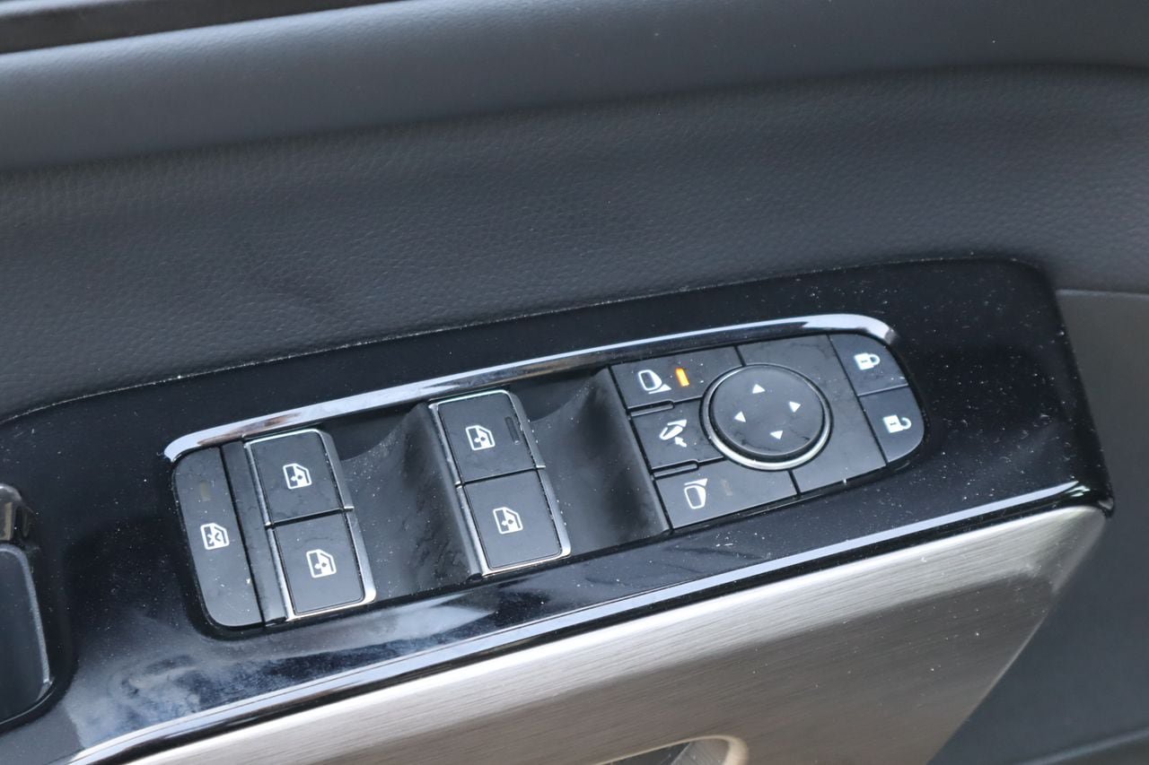 Used 2025 Nissan Pathfinder Platinum FWD image 24