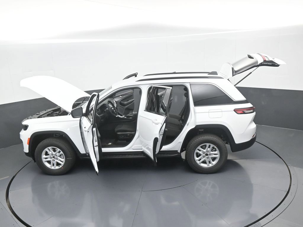 Used 2025 Jeep Grand Cherokee Laredo image 59