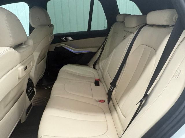 Used 2022 BMW X5 xDrive40i w/ Premium Package AWD/4WD image 14