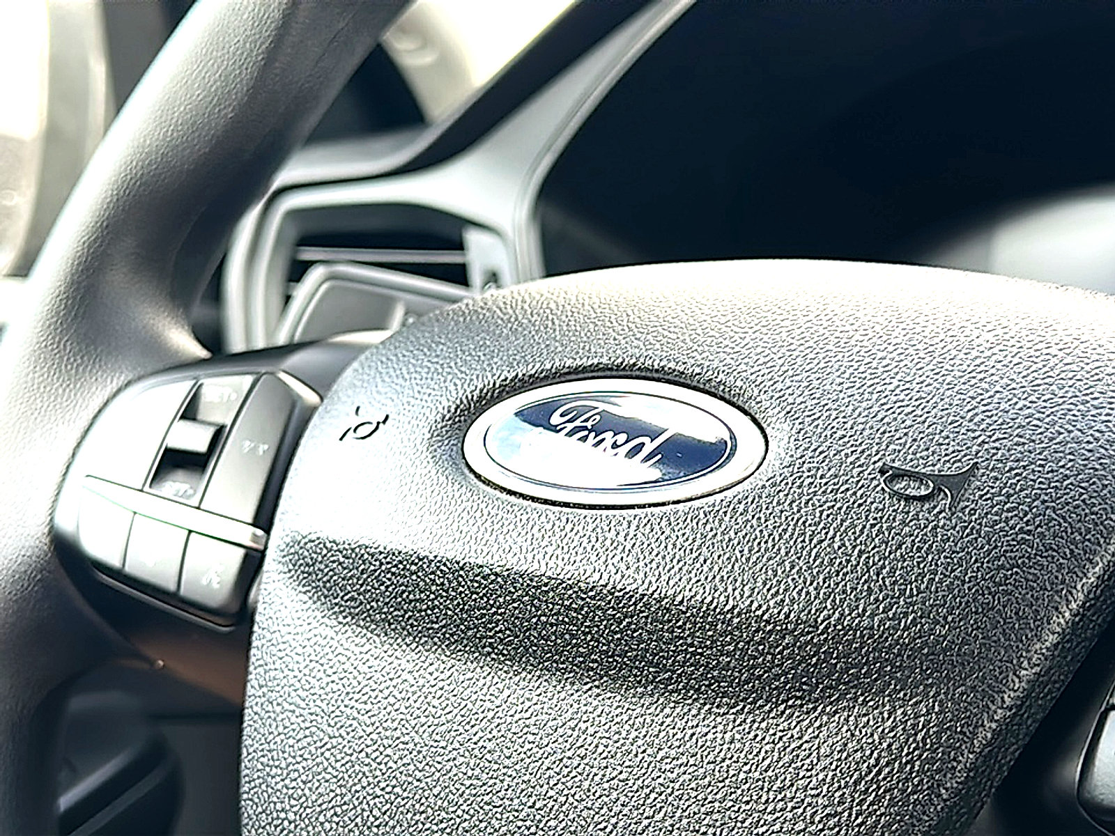 Used 2025 Ford Escape Active AWD/4WD image 30