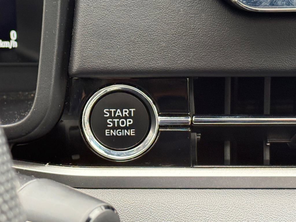 Used 2024 Mitsubishi Outlander SE Black Edition image 29