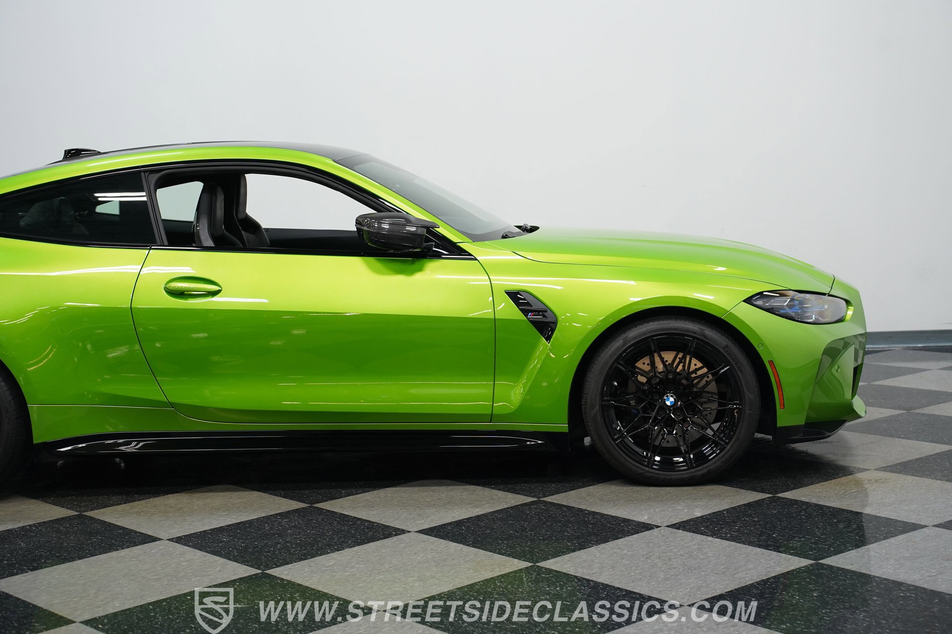 Used 2021 BMW M4 Competition w/ M Carbon Exterior Package RWD image 30